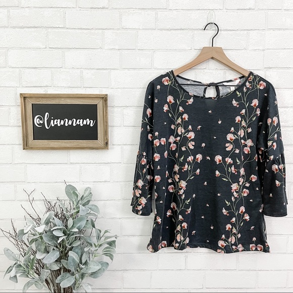 LC Lauren Conrad Tops - LC Lauren Conrad Grey Flowered Bell Sleeve Top